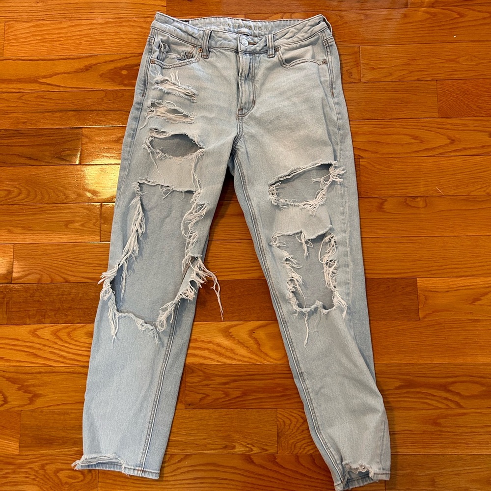 American Eagle Women’s Size 8 Light Denim High Rise Mom Jeans